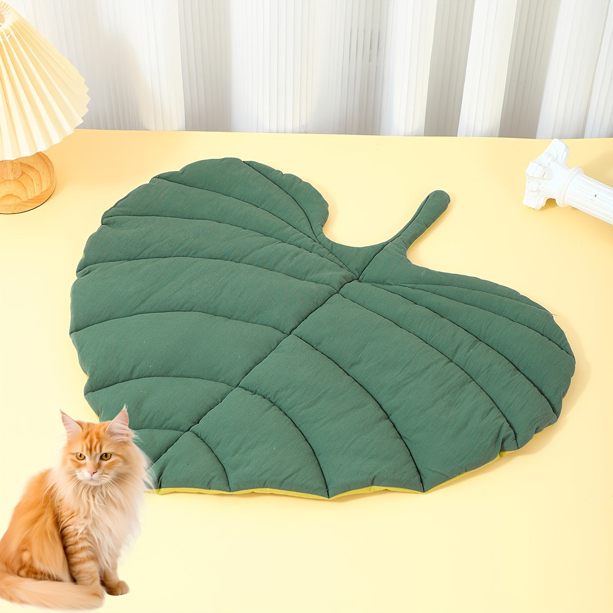 Cozy Leaf-Shaped Pet Bed Mat for Dogs & Cats - Durable Polyester Fill, Green, All-Season Comfort, Chew-Resistant Design, Ideal for Small to Medium Breeds, Cozy Pet Resting Place | Plush Pet Mat | Chewresistant Fabric